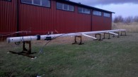 Mast Off 2011 Så var masten äntligen nere…Började med att åka upp i korgen för att plocka ner vindinstrumentet och mäta till lyftstroppen (som bestod av massa sammansatta stroppar). Problemet bestod av att...